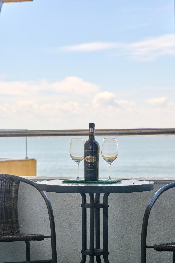 Alina Lake View Apartment Mamaia Bagian luar foto